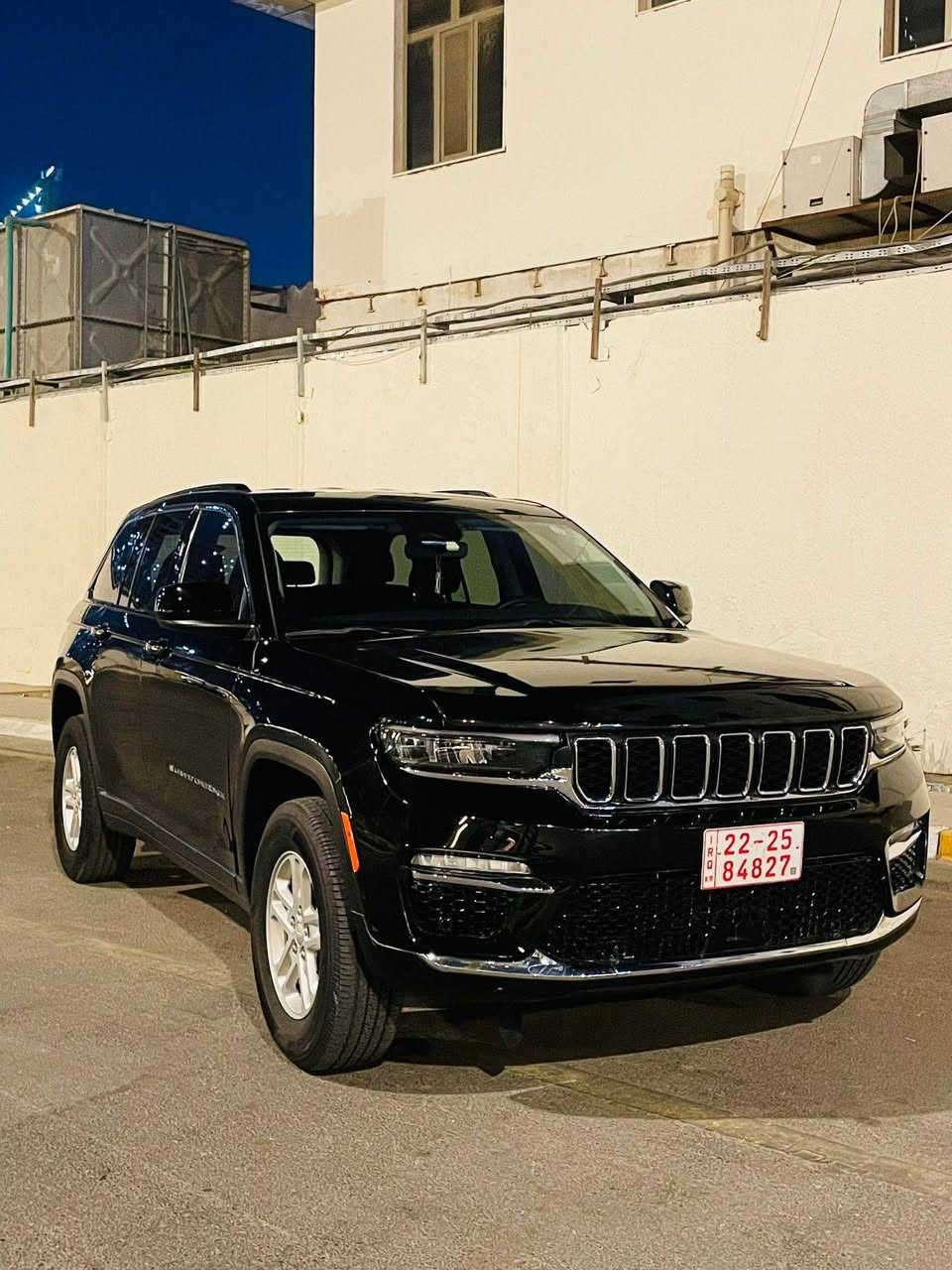 السلام عليكم جيب موديل 23بانزين السياره نظيفه جدا صور الحادث موجوده فووول ما عده السلايت رووف العنوان بغداد حي الجهاد الشارقه الاتصال ***********--***********0السياره رقم سليمانيه
