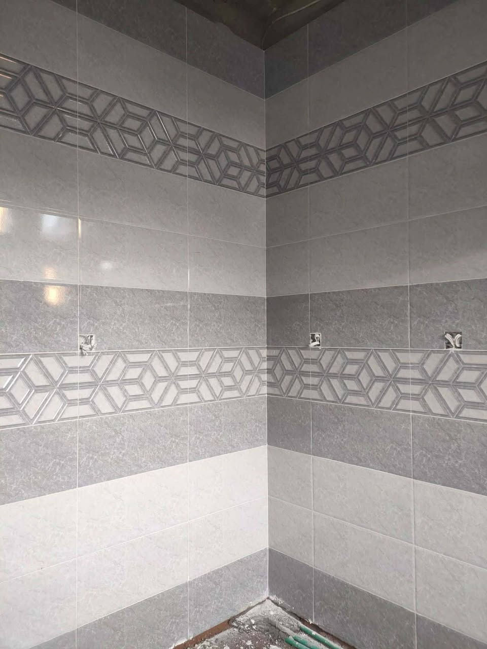 اسطه سيراميك جداري شغل هندسي متفرق حالين بسعر مناسب 
*********** واتساب

***********
