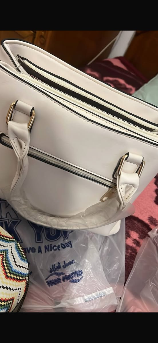 جنطه للبيع ب١٥ الف وديها مجال بسيط
حيل حلوه وجديده مامستخدمه ومعاها جزدان


**إذا كنت صاحب هذا الإعلان وتريد حذفه لأي سبب، رجاءا أرسل رسالة إلى الدعم الفني**