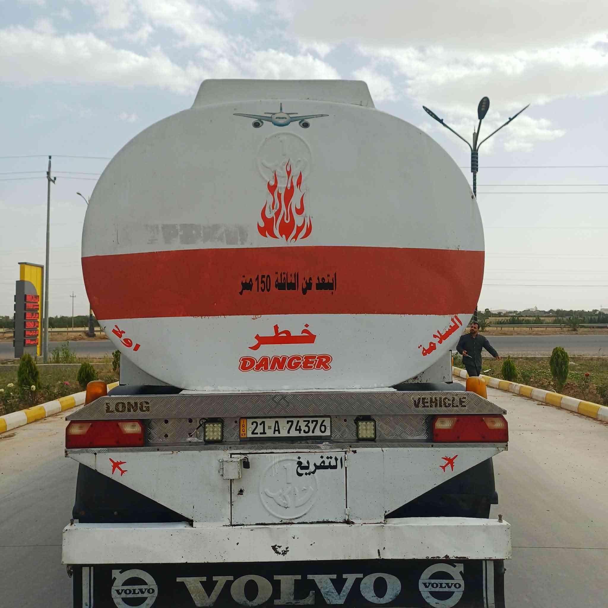 تنكر للبيع، بشرط الفحص الكامل.
الموديل 2005 دبل، السيارة بحالة جيدة جدًا والشغل عليها مضبوط.
الجير والمكينة
 والطقم والتايرات جديد
 ، وما بيها أي نواقص 
السيارة مكفولة من الصبغ
براد و مدبق هم عليها
حجم المكية 460 مرغوب بدون عيوب مكفوول ،كير مكفولة
  السيارة جاهزة السفر الطويل.
السيارة مناسبة للشغل والنقل ولسفر الى سوريا
بضمان الكمبيوتر ، والتبريد ممتاز جدًا، والسيارة جاهزة للشغل مباشرة بدون أي نقص.
زرعة و توناج موجود للحمل الى سوريا. سيارة مكفولة.
للاستفسار ***********
