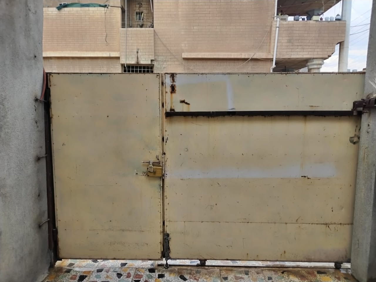 باب حوش مستعمل للبيع ١٥٠ألف  ***********
