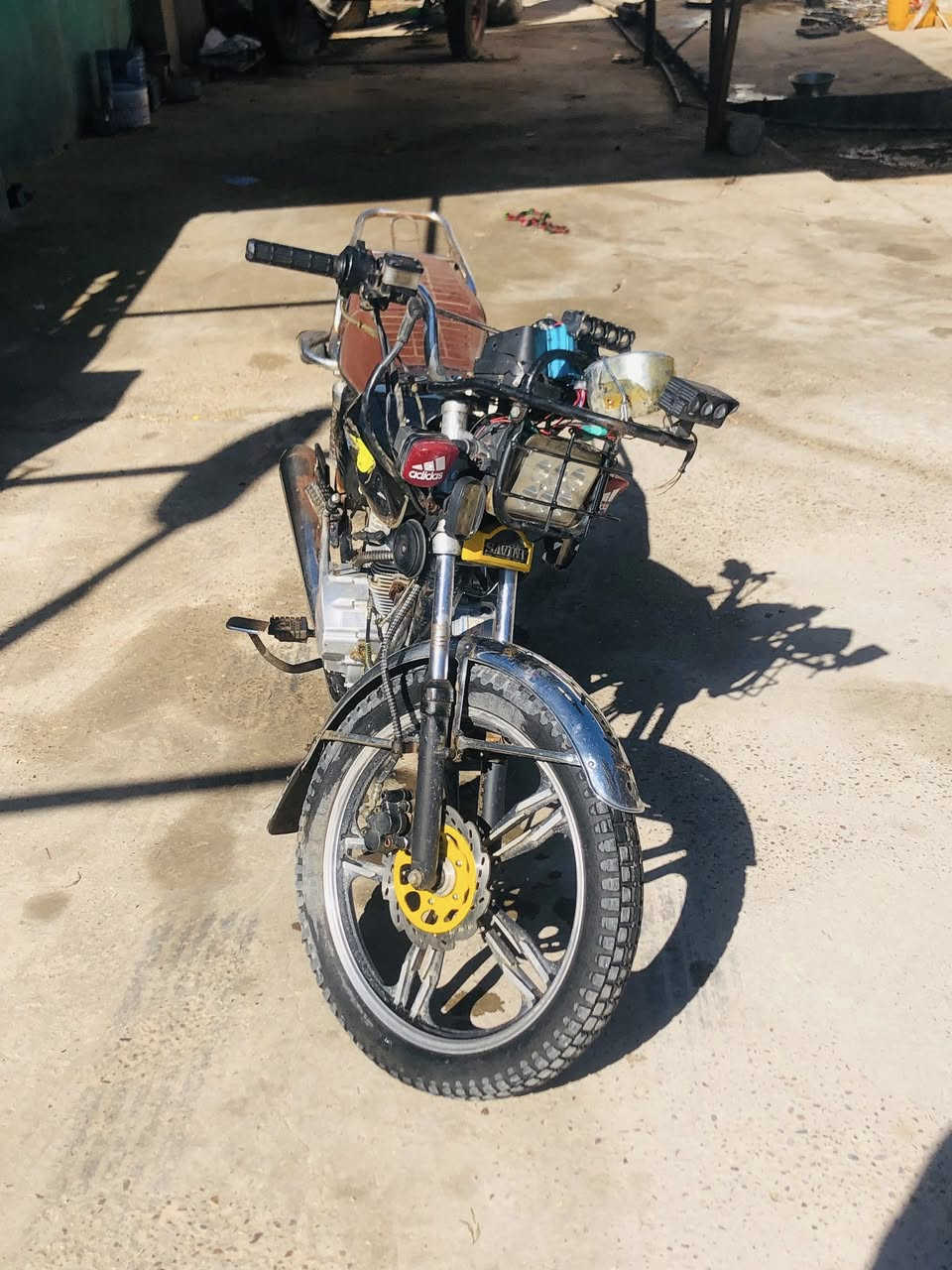 السلام عليكم سيفان موديل 20 دراجه كامله متكامله ضفيره بلاديه جديده باتري جديد نكره سلف كهربائيات  من التاير للتاير شغاله سعر 360
مكاني بيجي حي العصري ***********
