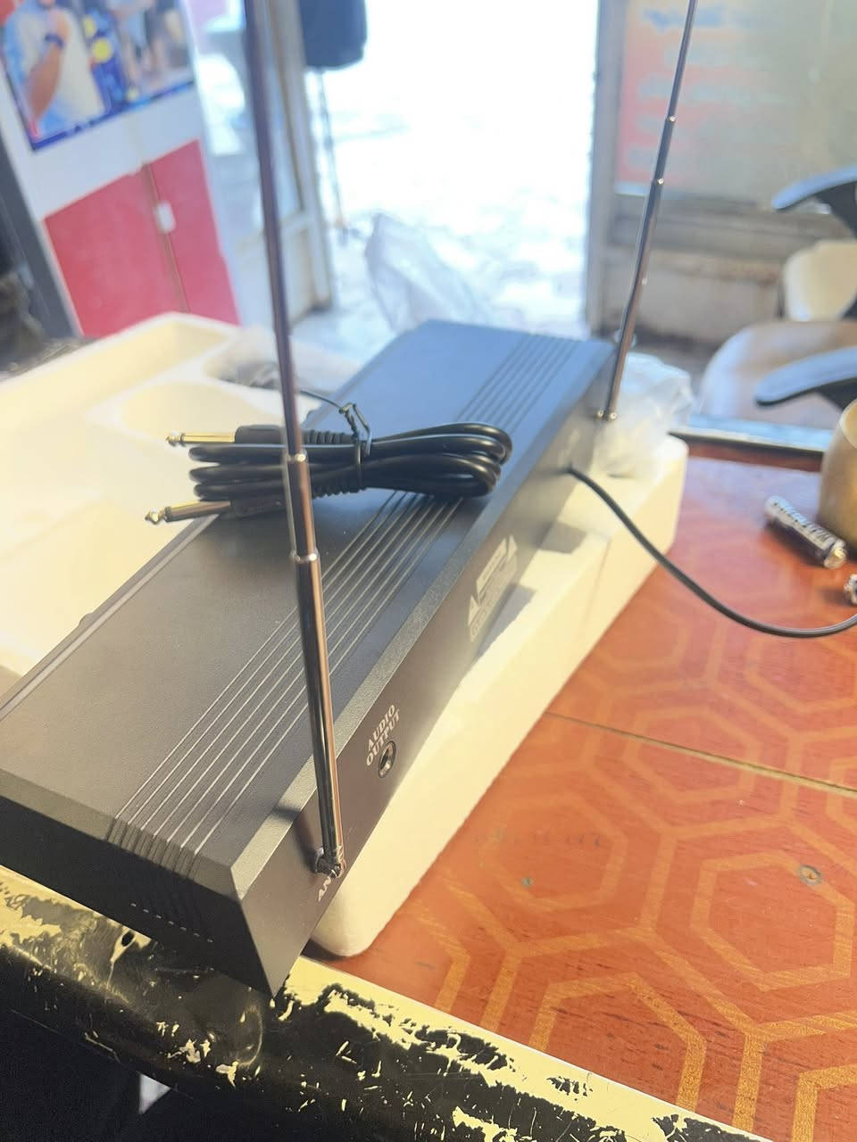 حلة باب الحسين
مايك من نوع شور كوبي نفس الاصلي صوت جميل وواضح مع الرسيفر كل هذة بسعر ٣٠ الف بس يوجد توصيل لكافة انحاء العراق رقمي ***********
