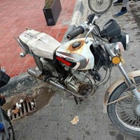 هاي الدراجه أوراق استنساخ الله شاهد الدراجه بس المحرك يذب دهن من جوه 0...