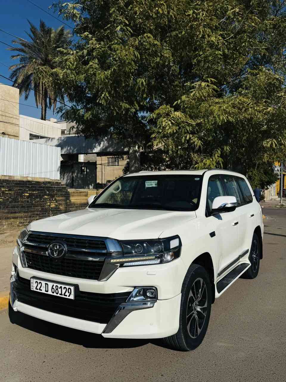 السلام وعليكم 
لاندكروز GXR موديل 2021 كراند تورنك شركات وفول مواصفات 
فتحة بصمة ابواب بصمة كشنات كهرباء كشن السايق ثلاث حركات صندوق كهرباء اربع كامرات 
حساسات وثلاجة ولباقي معروفة المواصفات 

مكفولة كفالة عامة من الصبغ والبارد والتبديل 
كلش جديدة وغرفتها زيرو تخم تاير جديد 
ماشية 120 الف كيلو متر واستخدام نظيف جداً
رقم اربيل بأسمنا / مكان السيارة بغداد 
للاستفسار : *********** 
السعر جداً مناسب / 535 ورقة / 53.500$
