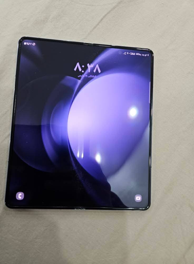 للبيع هاتف سامسونك زت فولد ٥ نضافه ١٠٠شرق اوسط خطين لاتصال ***********
