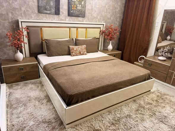 غرفة للبيع ٨قطع مجرات هايدروليك بيهه اناره السرير مخزن سعرهه ٨٥٠ اي ضرر مابيهه *********** غرفة تكمة
