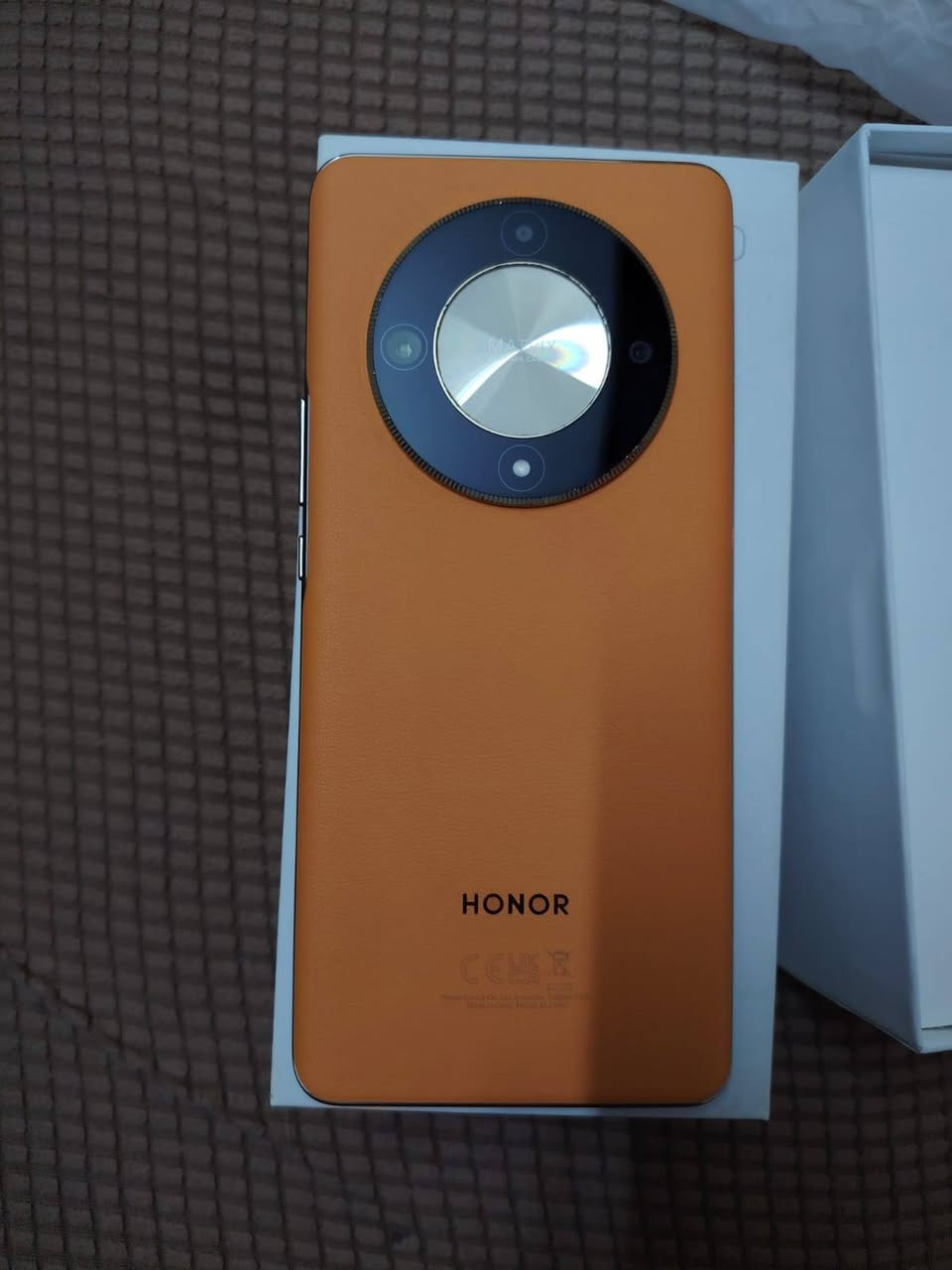 السلام عليكم 
HONOR X9b
النظافة مثل متشوفون كدامكم كلش نظيف
ذاكرة 256
الرام 12
السعر 300
عنواني بغداد مدينة الصدر
متواجد وتس اب***********

