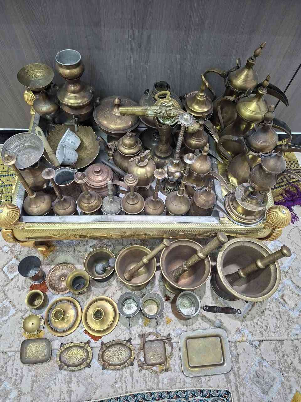 سلام عليكم
اعاده النشر بسبب الوعود الكاذبه 
البيع كلهن ما ابيع قطعه واحده 
منقله للبيع 
 مع محتوياتها ٥٧ قطعه 
دلات 
هاونات 
نواعم 
العنوان _بغداد 
الرقم:*********** اتصال فقط فقط فقط
