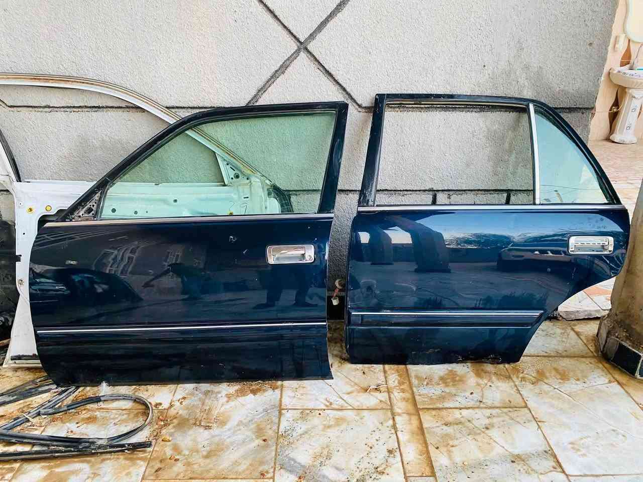 ٤ بيبان وبنيد وجانلق سايق نيلي بلادي بدون صبغ مكان بصره ***********
