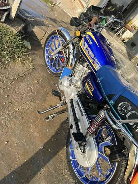 سيفان 24طالعه من معرض بلال ابو مسيب كامله دراجه 
سعرها 700بها مجال بسيط 
حله محاويل ***********
