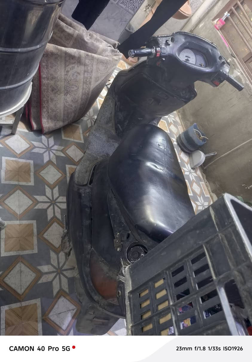 دراجه فراشه فضائي للبيع كاطعه ذراع تشتغل بس متمشي كفراته زينه كوم حديد سعره 150 الف 
***********
