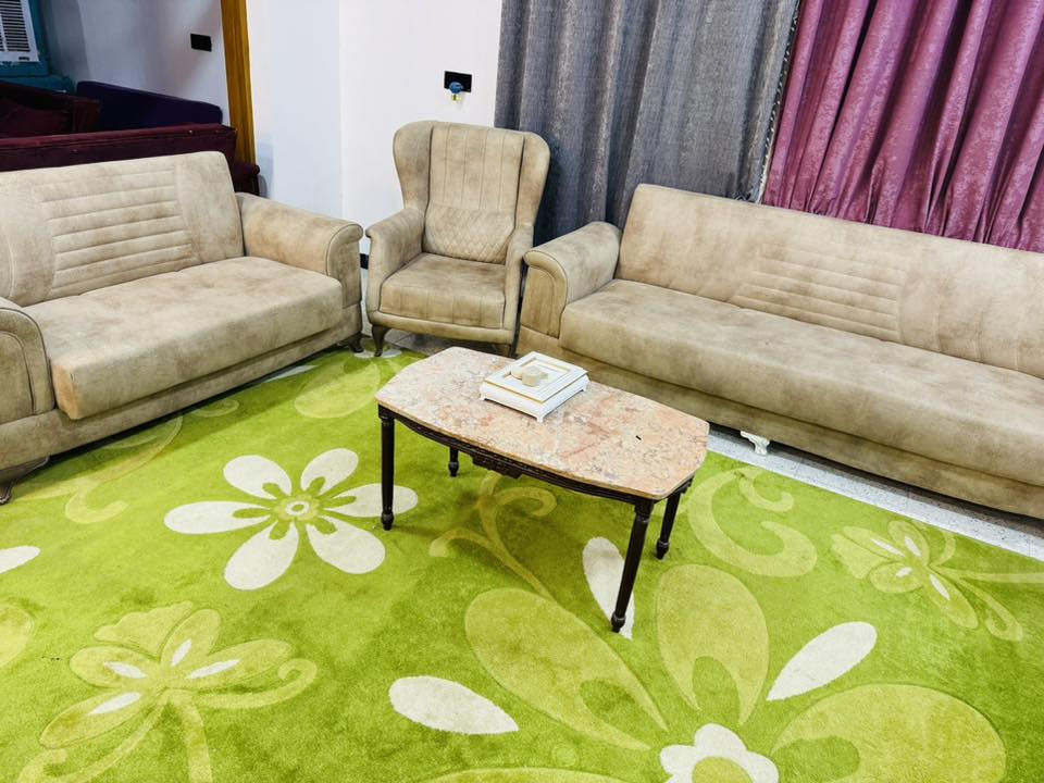 السلام عليكم تخم ١٠ مقاعد تركي مودرن نضام الخزن والسرير من هوم سنتر ثكيل وقوي كلش قماش وتر بروف *********** واتساب
