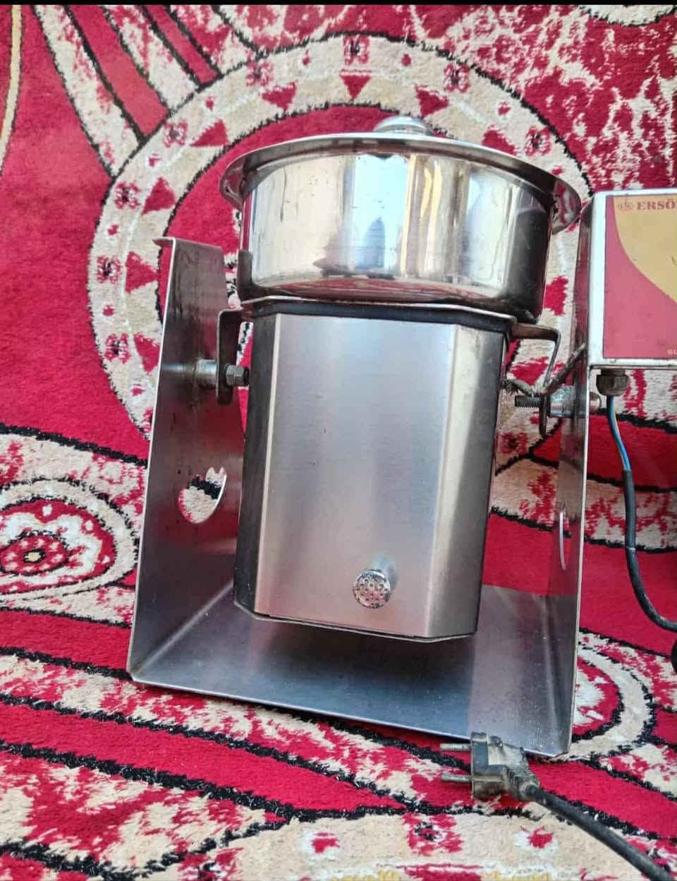 السلام عليكم
مطحنه كهربائية متنقلة
 باله تركية الصنع شركة ايرسوز العالمية 
الحوض يتسع لكيلو ونصف من الذرة او التمن وغيرها... 
السعر ٨٠ وبيها مجال


**إذا كنت صاحب هذا الإعلان وتريد حذفه لأي سبب، رجاءا أرسل رسالة إلى الدعم الفني**