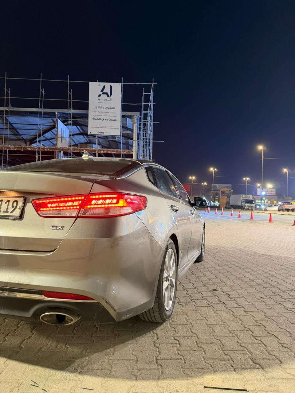 السلام عليكم 
اوبتما للبيع موديل 2016  مكينة 2400 gdi جديده ماشيه 93 الف مايل فول مواصفات فئة EX الكير مكفول من الفتح ع وضع الشركه 
مواصفاتها معروفه ( كشنات تدفئة ، ستيرن تدفئة ، تبريد قطعتين ، كشن السايق خزن memory , كامره دواره )
حادثها من امريكا باب السايق وبالباب الخلفي ( حادث جانبي ) وهلال الجاملغ الخلفي بيها صبغ فقط البيبان مال حادث والجاملغ اما الباقي مكفول كفالة عامه والايرباكات راجعه سستم فقط ايرباك دركه حادث كلش بسيط   
رقم اربيل هزه وسنوية جديده سياره بأسمي شخصيآ تريد مداور تريد وكالة سياره خاليه من كل نقص بيه فقط ليك بالبتريد السياره نضيفه  حداديه جديده والصدر مكفول من الفتح وهذا تقرير السياره من امريكا والسونار مرفق كذلك
عنوانه النجف الاشرف رقم المبايل *********** 
سعر السياره 130 وبيه مجال بسيط للشراي اتصل بيك خير وتدلل كل التفاصيل مذكوره
