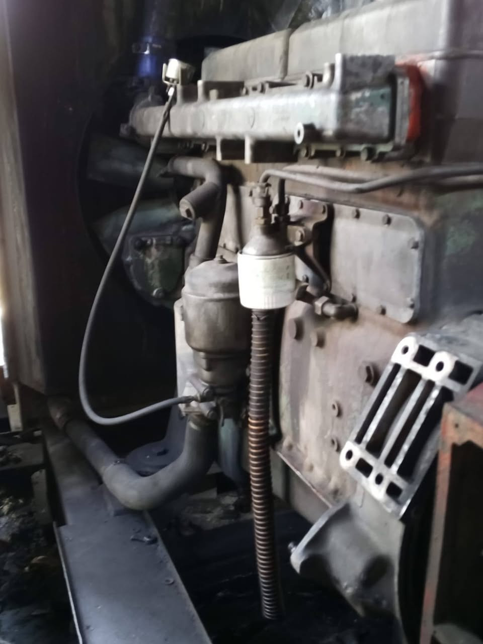 السلام عليكم اخوان مولده اسكانيا 113 بم 88 تجفيت جديد تخم كامل راس توليد 300kv  سبب البيع زياده في الحمل مكينه تشتغل عل موقع تجي تفحص وتشوف بعينك موقع ديالى جديده الشط الاستفسار عل رقم ***********
