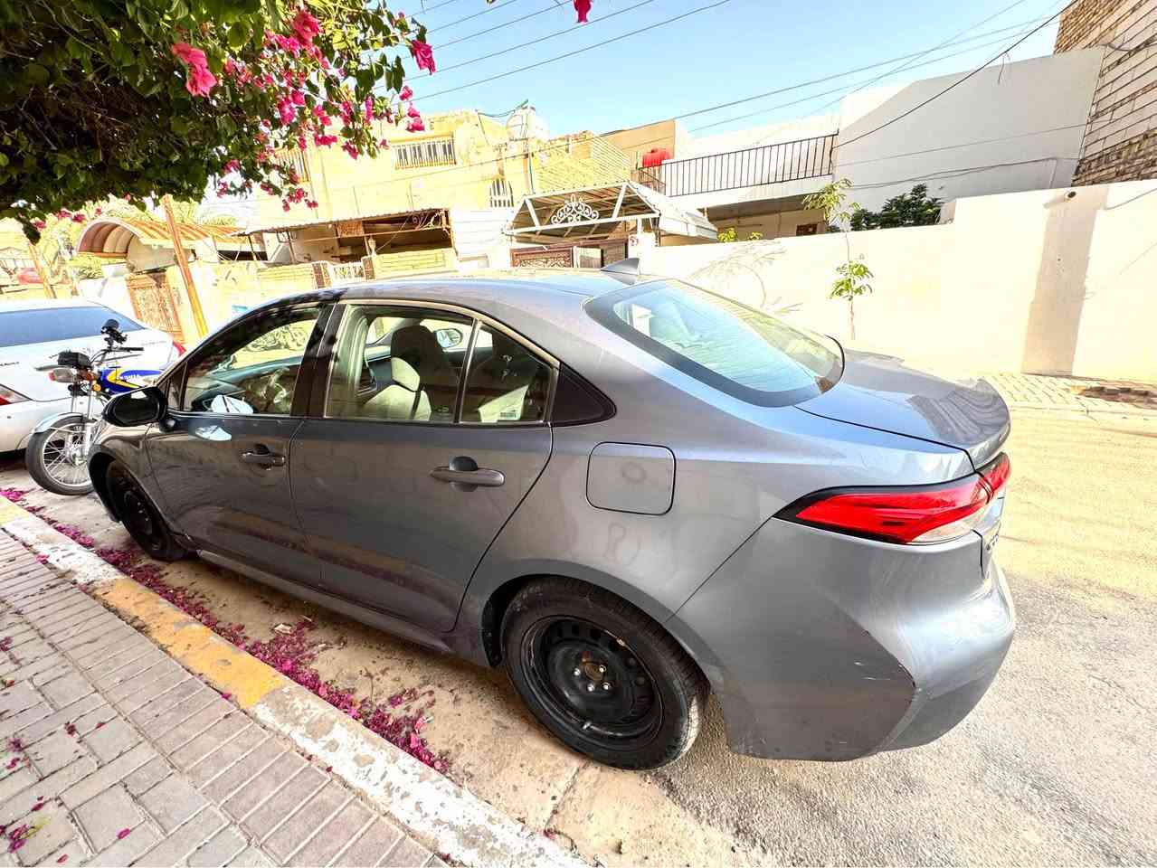 السلام عليكم …
كورلا كندي م21 LE
معوقين ل28 ينفك حجزها
ضرر بسيط بدون داخل ابد شرط الفحص
الباب صبغ ملاون فقط موجود سونار وصور الحادث
ماشية 119 كم
محرك 1800 مكفول من الفتح والبخار
گير مكفول
صدر امامي خلفي مكفول ناعم جدا
تبريد ثلج
مكفوله من الجراد حتى اثر جرد مابيها
نواقص السيارة:-
صبغ بنيد لان جارد وتگعيد الدعامية 
والجامة الامامية مفطورة
باقي السيارة بدون نقص 
تفاصيل السيارة كلها واضحه مع صور الحادث والسونار جديد 
السعر 110 مع مجال بسيط
مكاني الديوانية
للاستفسار *********** ديوانية, القادسية
