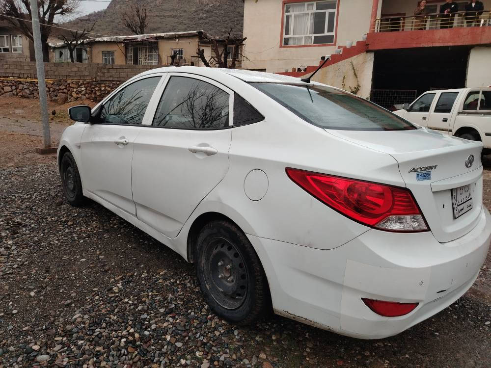 بەناوی خودای بەخشندەی میهرەبان 
هۆندای ئەکسنت بڕاوە بۆ فرۆشتن
مۆدیل 2012 
بێ دەعم و لیدران 
بێ خایس و ڕزیوی 
گێڕ ومەکینە بەشەرتی دەفیتەر 
توندوتۆڵی و کارەبایی بەشەرت 
برێک و ئەی بی ئێس بەشەرت 
چوار تایەی خاوێنی لەژێرە
ئیکۆ و گێچ لێزەریە 
شاشەیەکی فول مواسەفاتی بۆ بەستراوە
سەیارەکە مەکینە 16 ی مەرغوبە بەنزین زۆر کەم دەخوا
سعری زۆر گونجاوە 48 گەڵاو معامەلە
شوێن ڕانیە 
*********** 
واتس ئەپ و مسەنجەر کراوەیە.. رانية, السليمانية
