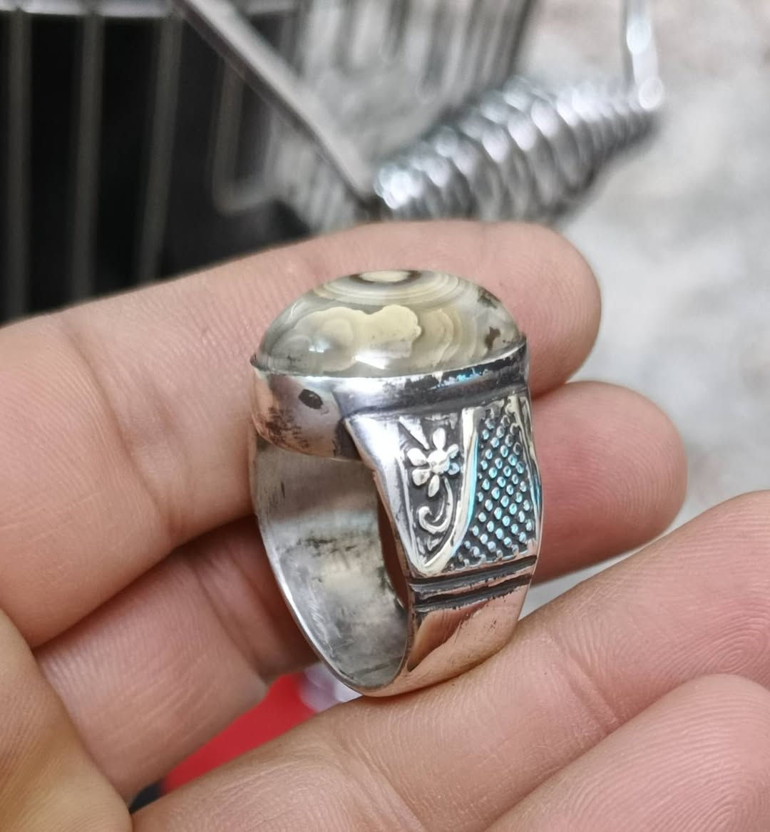 داودي هندي صياغة يدوية ١٠٠ . الف بغداد حي النصر
***********
