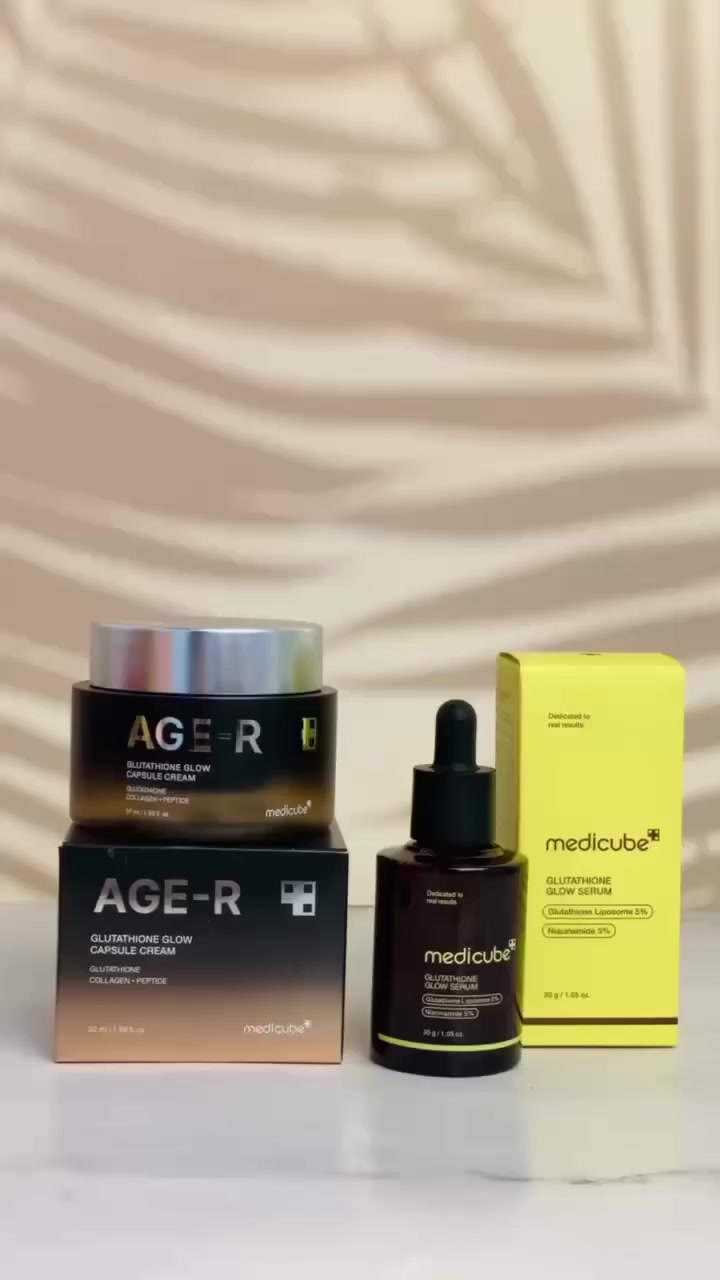 عرض كلوتاثيون 🤎

سيروم Medicube Glutathione Glow ! 

🌟 المكونات الرئيسية:
‏ • Glutathione (50,000ppm): مضاد أكسدة قوي يعمل على تفتيح البشرة وتقليل التصبغات.
‏ • Niacinamide: يُحسن مرونة البشرة ويقلل من ظهور الخطوط الدقيقة.
‏ • Adenosine: يُعزز إنتاج الكولاجين ويُحسن مرونة البشرة.
‏ • Bifida Ferment Lysate: يُقوي حاجز البشرة ويحسن الترطيب.
‏ • Patented Skin-like Collagen: يُحسن مرونة البشرة ويُقلل من ظهور الخطوط الدقيقة.

كريم ميديكوب AGE-R – Medicube AGE-R Cream

_ يرطب البشرة بعمق دون أن يثقلها
_ يساعد على تحسين مرونة البشرة وشدّها
_ يقلل من مظهر التجاعيد والخطوط الدقيقة
_ غني بمركبات فعالة مثل الببتيدات، النياسيناميد، والريتينويد اللطيف

#الاصلي #اسراء_شوب


**إذا كنت صاحب هذا الإعلان وتريد حذفه لأي سبب، رجاءا أرسل رسالة إلى الدعم الفني**