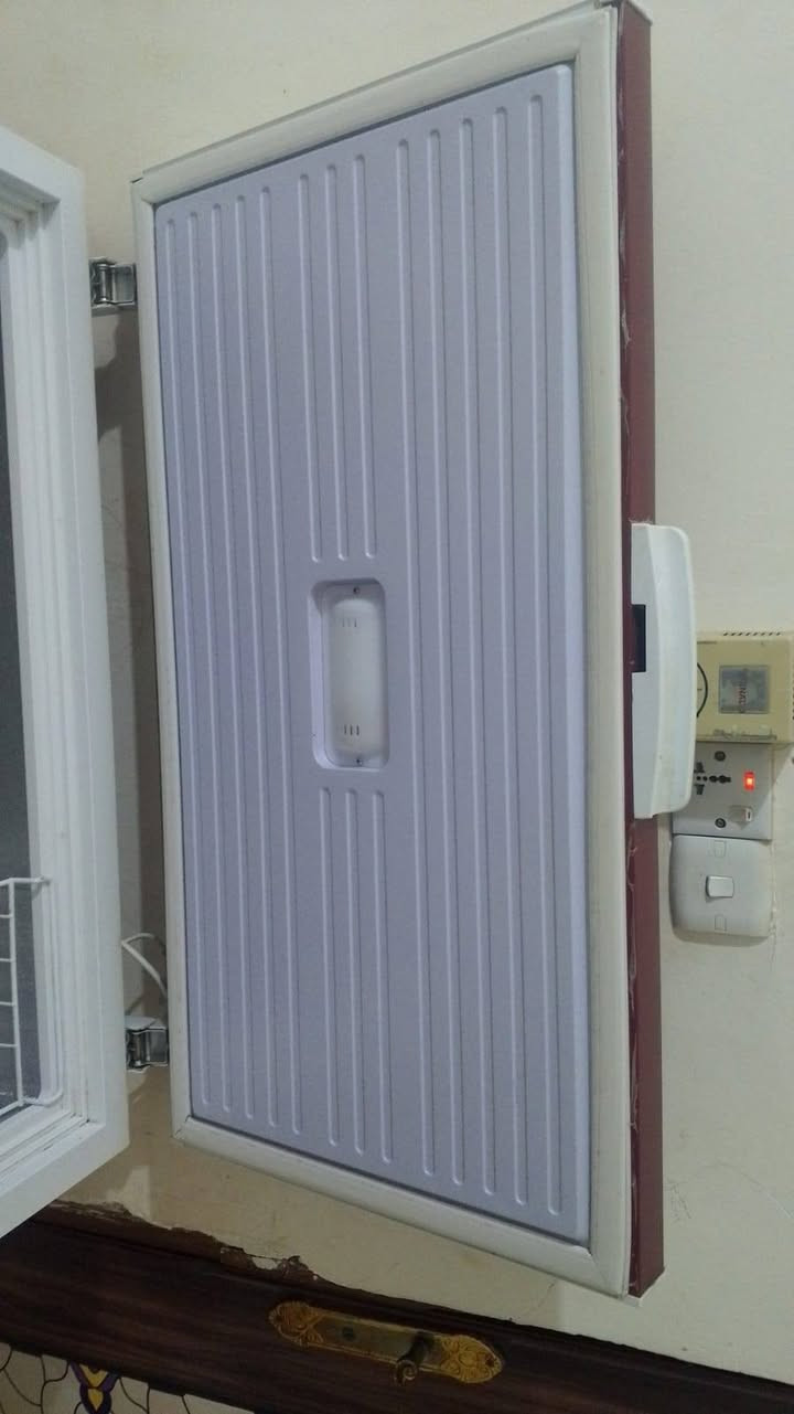 السلام عليكم مجمده للبيع ماداخله تصليح  شرط الفحص السعر 250 وبيه مجال للاستفسار الاتصال على هذا الرقم *********** العنوان العماره مركز المدينه
