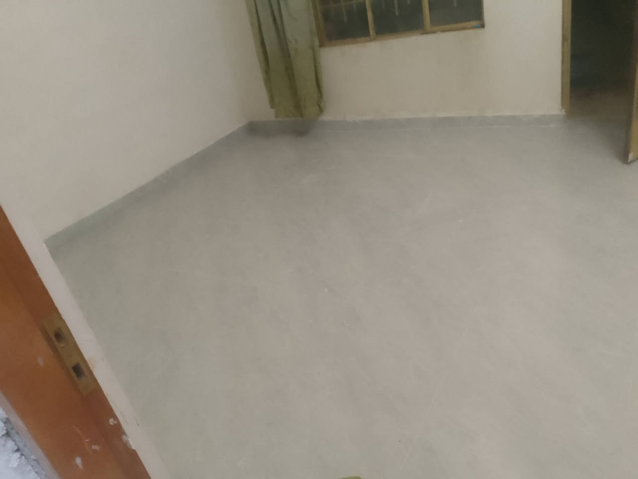 سلام عليكوم 
اسطه سراميك جداري وارضي
متفرغ حالين 
مكاني موصل 
***********
***********
