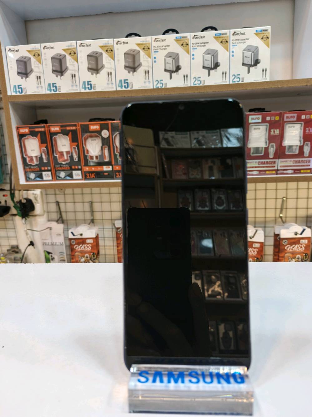 سلام عليكم اجهزة مستعمله للبيع 
سامسونك A50 مبدل شاشه 
ذاكرة ١٢٨ 
ريملي c12 مبدل شاشه وكاله 
ذاكرة ٣٢
سامسونك j610 مبدل شاشه وكالة 
ذاكرة ٣٢ 

للإستفسار الاتصال على الرقم ***********