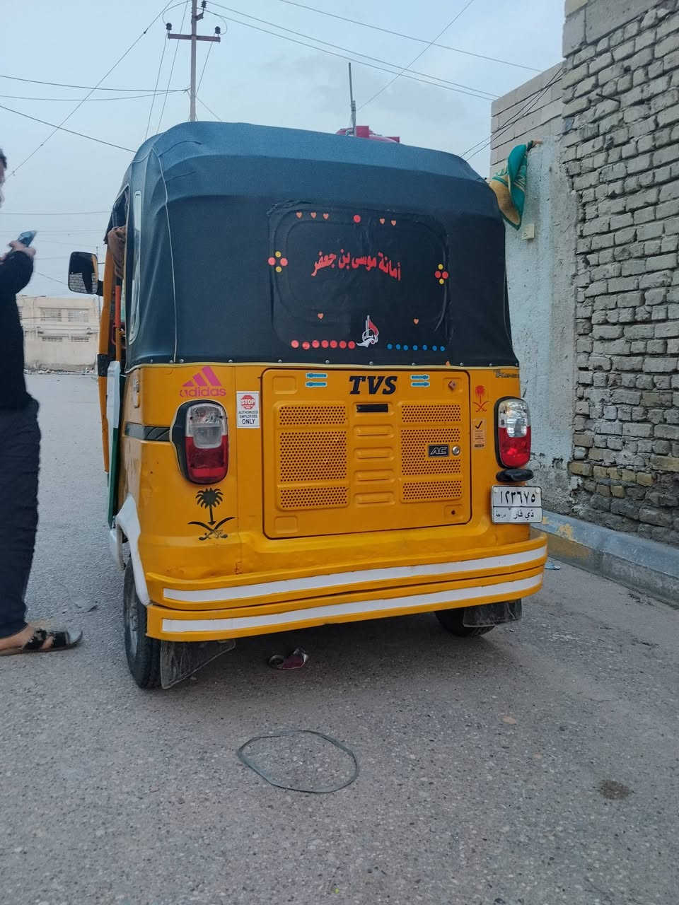 تفيس مديل 20طالعه بل 21دشبول وبيبان 21 مرقمه رقم
او سنويه تحويل مباشر ثاني يوم مفتوحه فقط بوش وبستم   
كهربائيات كلها شغاله تخم تاير جديد دبلات
 ومنضومه بريك جديده مكينه ناعمه خير من الله. 
التكتك جاهزه ربع ما تذب عليها. 
مكاني ناصريه مركز  سعرها 6 وبيها مجال قليل. 
الشراي يتصل 
***********
