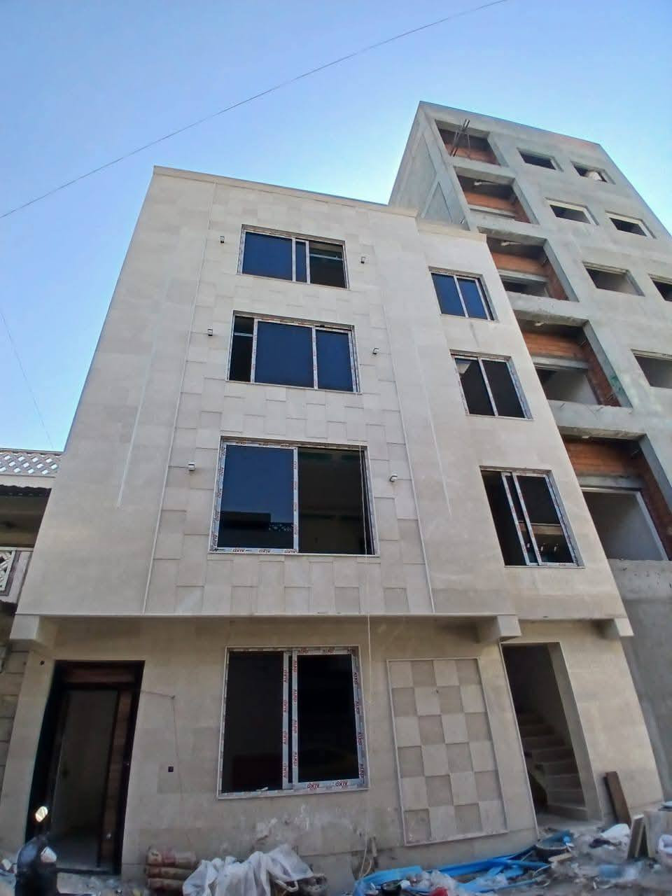 السلام عليكم بناية سكنية حديث للبيع زيونة محلة 710 المساحة 100متر واجهة 10متر تتكون 4 طوابق كل طابق شقة للاستثمار والوارد الشهري اتصل *********** ابو محمد
