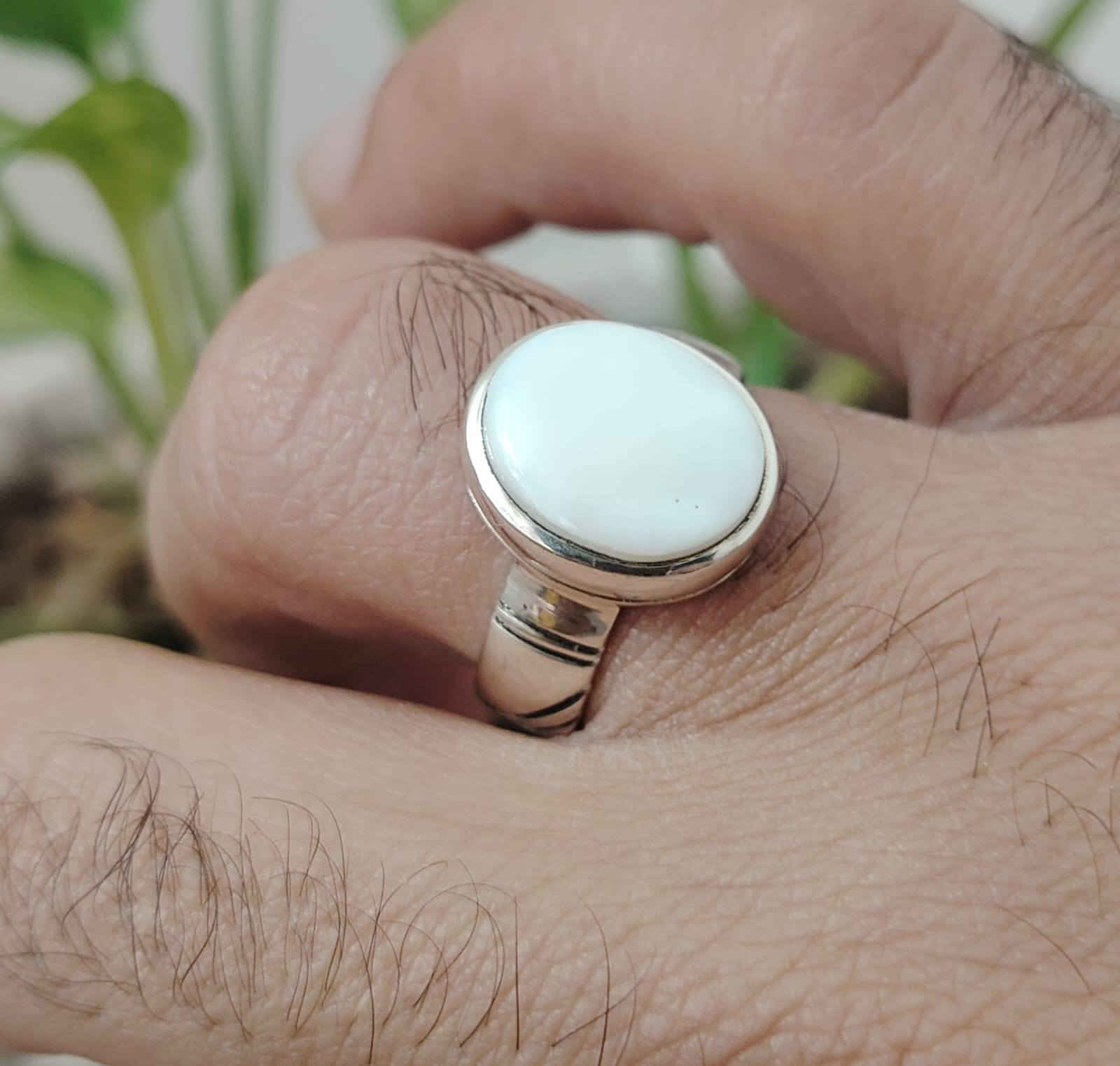 خاتم من حجر العطف الطبيعي البحري
صياغه جميله ومميزة فضه عيار ٩٢٥
يوجد توصيل الى جميع المحافظات
التواصل ع الخاص او ع الواتساب ***********
