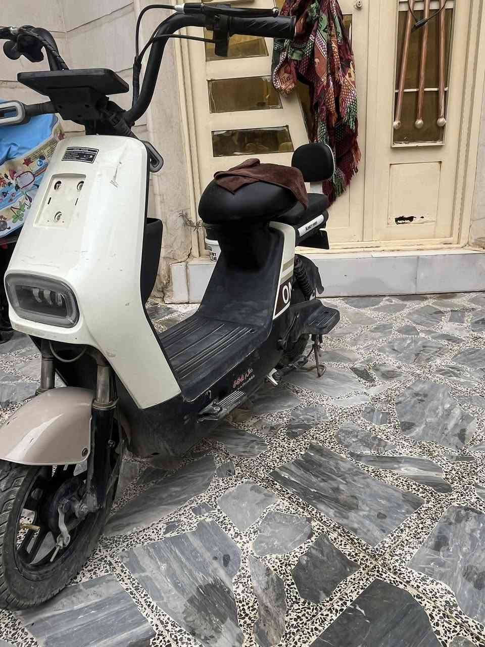 السلام عليكم دراجه شحن نضيفه بطاريات جيده عقل جيد ناقصه بس ملف تبديل تايرات جيده تجي بيه سويج وبصمتين السعر 150وبيه مجال قليل اي استفسار اتصل على ***********موجود فيس وتساب
