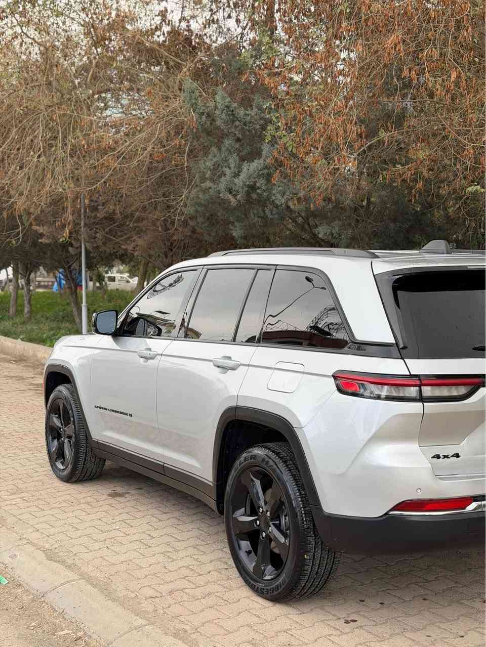 جێب لاریدۆ موسفات بلاک تۆپ ٢٠٢٤
ماوەی رۆشتن ١٩ هەزار مایل 
دوو بست سندوقی بۆیاخە بێ ژوورێ بێ ئێرباگ سیارەکە وەکو کلین وایە کتاب جام رەشیشی لەگەلە 
***********ژ.م أربيل, العراق
