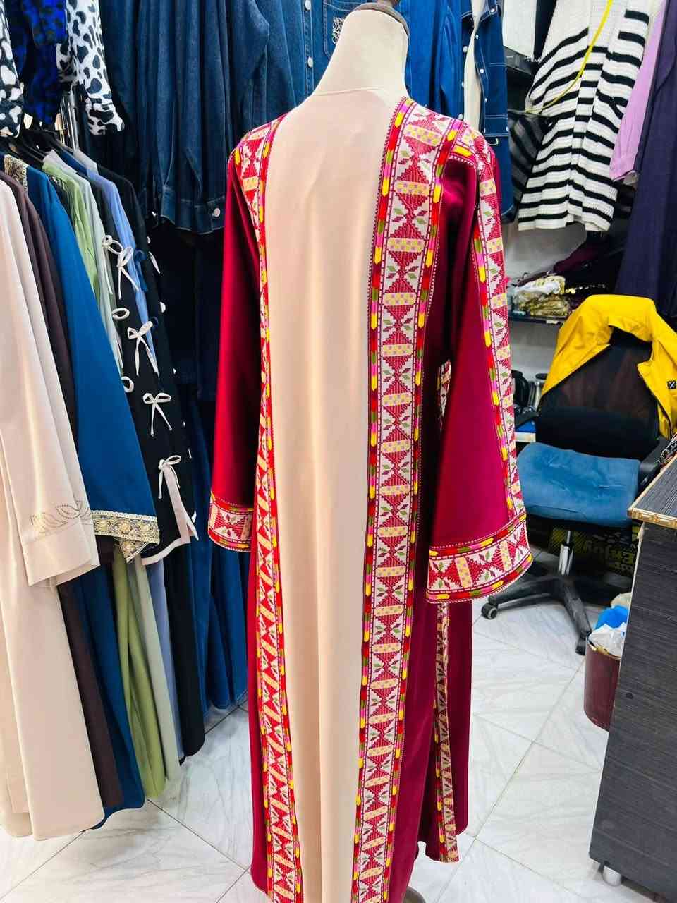 ثوب قماش باربي مع ستان 
مقاسات لوزن ١٣٠ بلبس 
٤٠ دينار
KH


**إذا كنت صاحب هذا الإعلان وتريد حذفه لأي سبب، رجاءا أرسل رسالة إلى الدعم الفني**