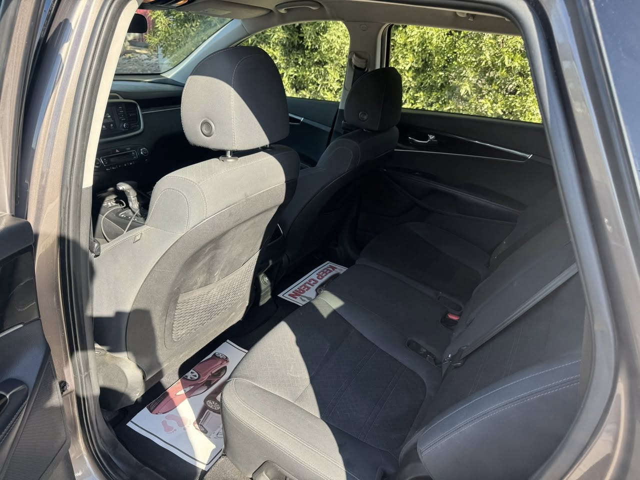 السلام عليكم سورنتو 7 راكب للبيع وارد امريكي  سياره ٦ سلندر  موديل 2019 سياره ماشيه 55 الف ميل حادث امريكا بنيد مصبوغ فقط مكفوله لغود وشواصي بدون دواخل صور حادث امريكا بالمنشور سياره جاهزه للأخير تخم تاير تبريد ثلج مكينه كير ممفتوحات سياره بيها صبغ مصطره قبغ الجنطه وبيه جاملغ وباب خلفي وره السايق معمرات وبيه بارد قطعتين وحالوب ع قماره بسيط
المواصفات
١ شاشه كبيره
٢ كامره دواره
٣ نقطه عمياء
٤ سبعه راكب
٥ ثلاث انضمه قياده ايكو سبورت نورمن طبيعي
٦ جهتين تحكم ستيرن
٧ كروز سرعه 
8 كرسي سائق كهرباء
بعد بيها مواصفات 
ملاحضه السعر 175 ورقه للأتصال على الهاتف ***********
