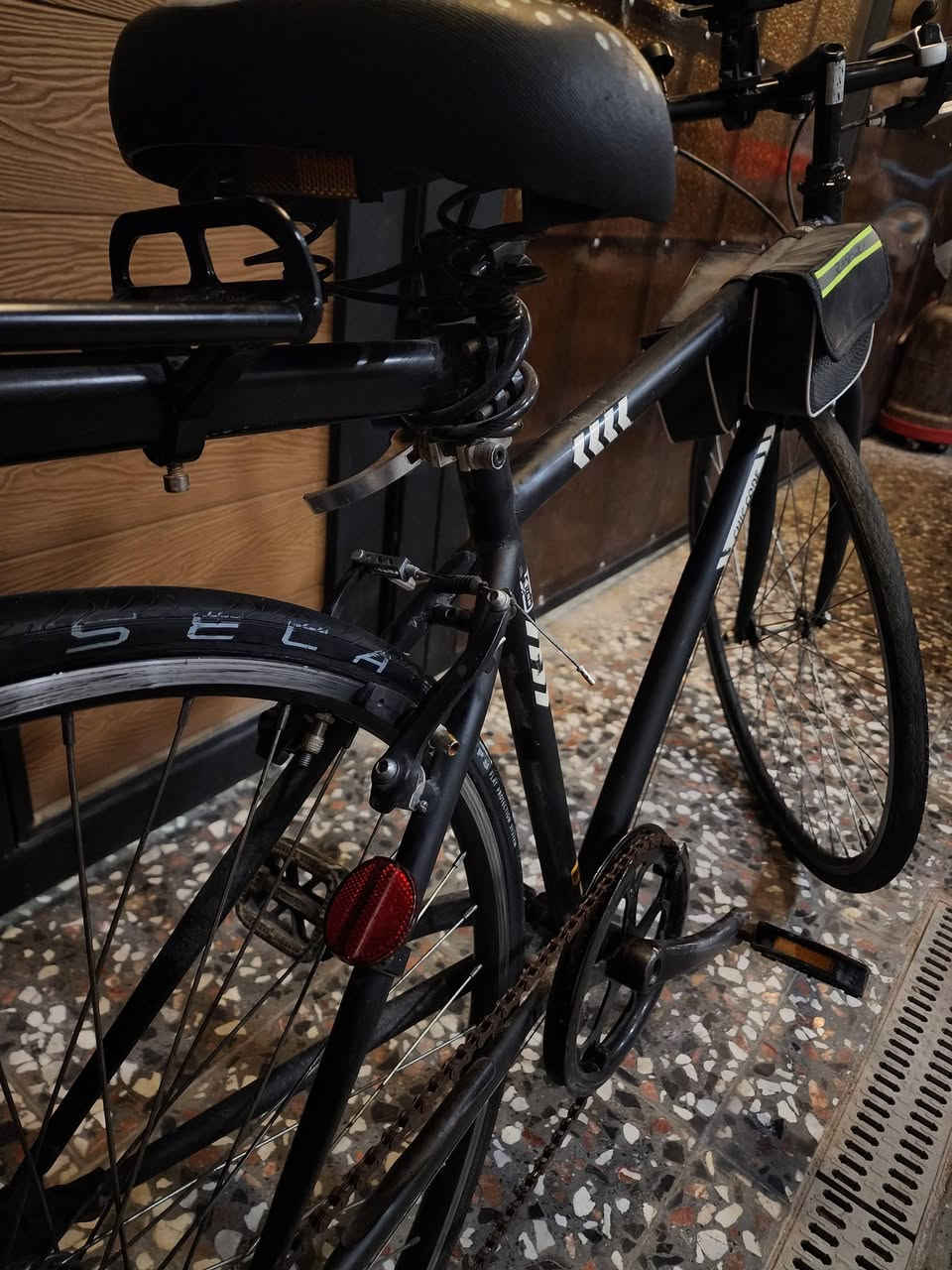 Chic Code cross bike
C700 للبيع حجم 29 
سعرة 100 الف 
مكاني بغداد الثعالبة 
***********
