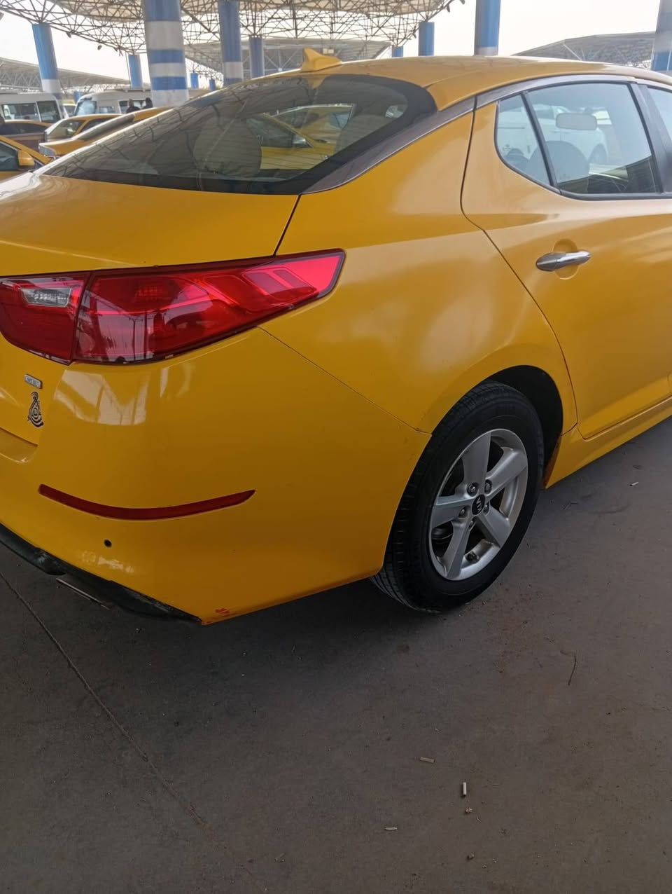 سلام عليكم اوبتما وارد امريكي ضررها فقط جاملغ كدام والباقي ليبل واحد السياره جاهزه من كلشي موديل 14مكينه وكير 2400على الشرط تخم تاير وتبريد جاهزات  مصفره خط وبحث وغرامات
السعر ب115وبيه مجال بسيط 
***********
