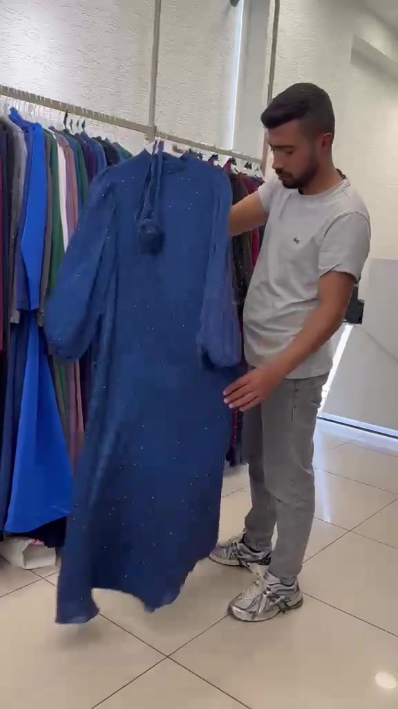 شروة فساتين عدد 250 قطعة سيريات نظامي معا الوانهم 
بضاعة عثمان بي خامات درجة اولة 
من أرقا الماركات  قياسات 38 لحد 48 
موجود السعر منهي دون فاتورة. 10.$


**إذا كنت صاحب هذا الإعلان وتريد حذفه لأي سبب، رجاءا أرسل رسالة إلى الدعم الفني**