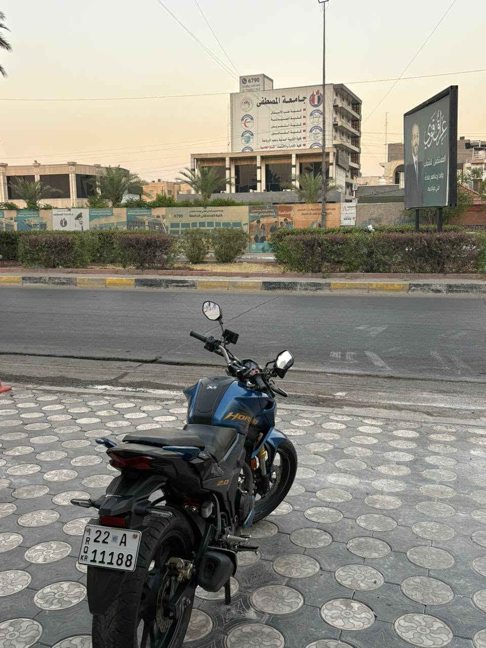 هوندا  هورنيت CB.200
2024. مستلمه من عجله الخليج سنه 2025
ومحول رقمه انكليزي بهاي سنه وهزه جديد
يعني اروح بس اني وياك نحوله بدون دراجه
كير 5 نمر نظام.بطح ١ جوه باقي فوك
تاير خلفي مقاس 150 جديد 
الامامي كذالك جديد
لارجه ولامشاوط.مثل الجماعه😅
بريك امامي abs
بريك خلفي دسك 
نوزل ونظام توفير الوقود
دبل عكس يعني ماكو طسه 
فقط لايت لد احترك عندي
وباقي كفاله شرط الفحص 
وكلشي كدامك بلصور 
السعر ٣ مليون و٥٠٠ 
بغداد شارع قرب الجامعه المستنصريه
Speeedgarage
***********
