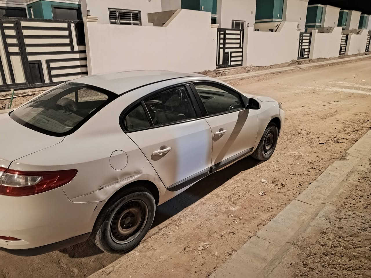 رينو فلاونس اللون ابيض موديل 2016 كير اوتماتيك محرك 1.6
📞 للاستفسار اكثر 
***********
 واتساب
