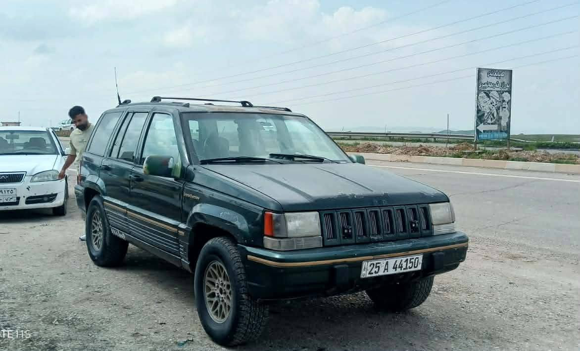 سلام عليكم جيب كراند شيروكي موديل 1994للمرواس بمارسدس او او بي ام نضيف السيارة كامله مكمله مكينه بلادي تبريد صدر جديد هاتف ***********
