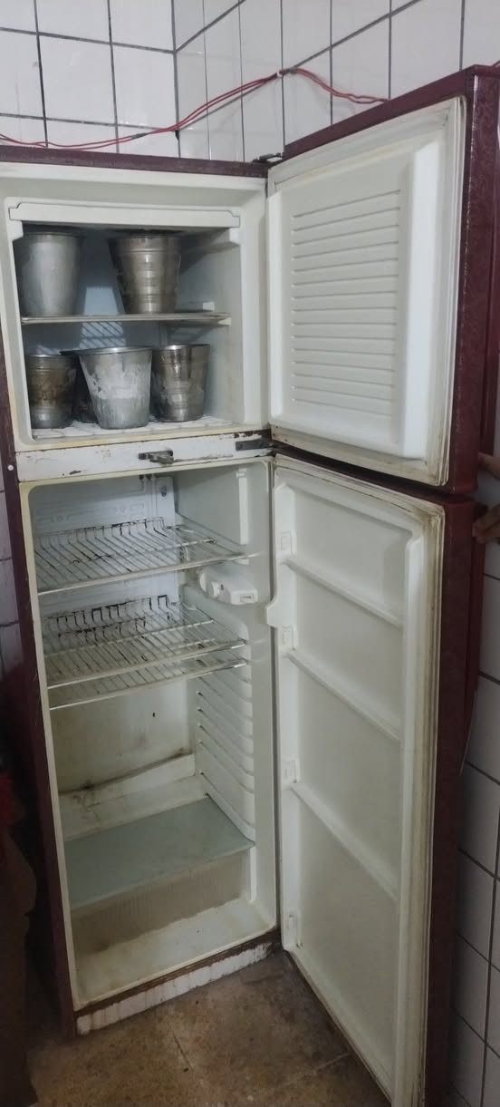 مستعملة نضيفه هذا تجميدهه
كل الزين  السعر ٨٥ وبيهه مجال
مكانهه البياع  
للتواصل  اتصل
***********
