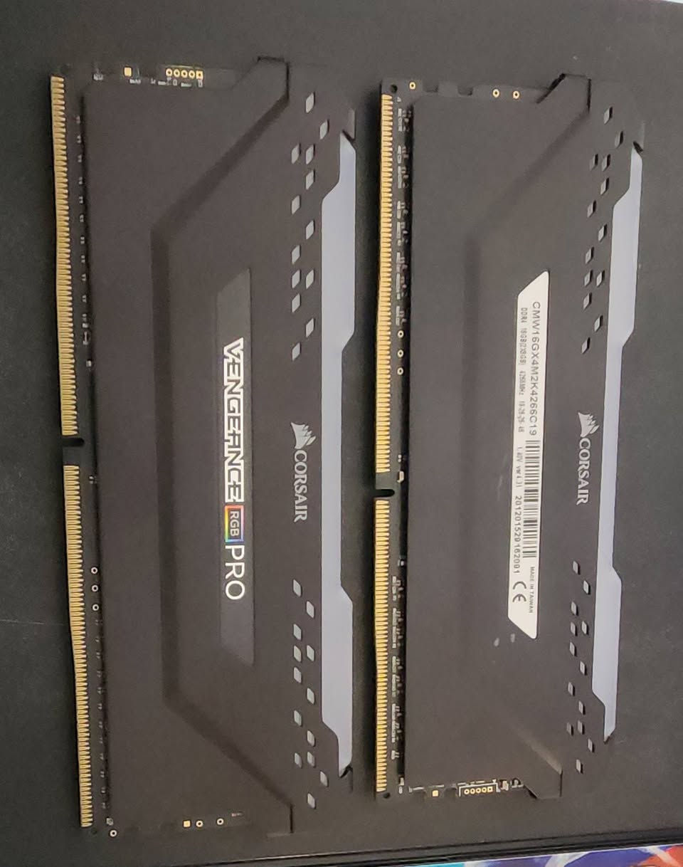 السلام عليكم
رام CORSAIR VENGEANCE RGB PRO 16GB (2 x 8GB) DDR4 DRAM 4266MHz C19 Memory Kit Black
للبيع السعر ١٥٠ الف


**إذا كنت صاحب هذا الإعلان وتريد حذفه لأي سبب، رجاءا أرسل رسالة إلى الدعم الفني**