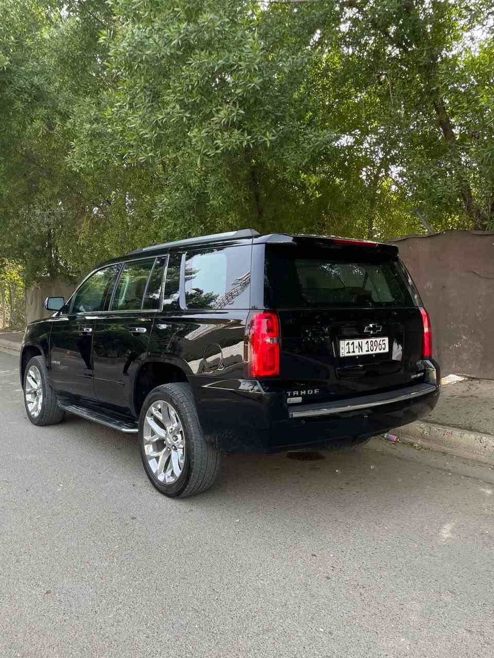 السلام عليكم
للبيع تاهو 2020 خليجي بريمير فوول للاخير رقم بغداد الجديد بأسمي هزه جديده السياره جديده بدون اي نقص 
المواصفات 
5بصمات بصمه تشغيل + بصمه ابواب 
تشغيل عن بعد 
كشنات جلد قرميدي كهرباءحتى المقاعد الاخيره 
ثلاجه داخليه 
رادارات اماميه جانبيه خلفيه 
تحديد مسار 
نقطه عمياء 
نظام تراكشن انزلاق 
تدفئه تبريد كشنات اماميه 
خزن ميموري كشن السائق 
نظام توقف ذاتي 
سلايد روف 
انظمه قياده سبورت + جبلي + سحب 
مرايات جانبيه كهرباء 
شاحن لاسلكي 
شاشه DVD بالقماره 
قاصه 
گيج الكتروني 
ويل ٢٢ كروم 
جنطه كهرباء + جلاق 
وبقيه المواصفات المعروفه مال بريمير ماشيه ١٤٠ الف كيلو 
رايدها ب 42.700$ يعني 427ورقه وبيها مجال للمشتري 
مكان السياره بغداد / شارع فلسطين 
م/ السياره بيها بارد بسيط كلش pdr + رش دعاميه اماميه فقط جانت مغلفه ppf ومن شلته ترك اثر 
الباقي مكفول
استفسار . ***********
