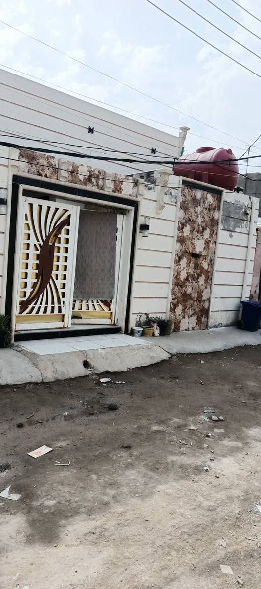 بيت للبيع 140م  استقبال ومطبخ وهول وغرفة نوم وصحيات بيت نظيف اصلاح زراعي الحله شارع 80 مقابل مخبز مهند  نهاية شارع السعر 35مليون  الاتصال ***********
