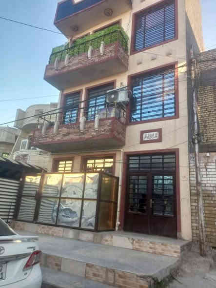 السلام عليكم ورحمة الله وبركاته بنايه للبيع المساحه 125م طابو صرف💯 شارع 15) كامله الخدمات ثلاث طوابق تحتوي على ست شقق موئجرات وارده 1600 )(مليون او ستميه) الدوره الرواد قرب مدرسة ذات النطاقين وكلية الهادي السعر275 مليون قابل للتفاوض / للاستفسار الاتصال ع ***********☎️

الإحسان للعقارات
