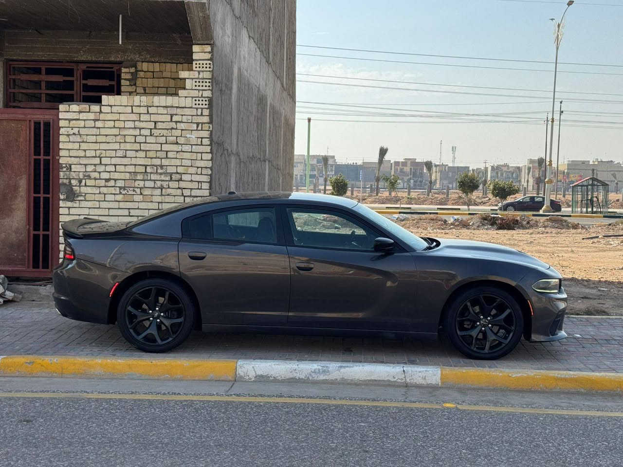 جارجر موديل 2020 اصل وأرد أمريكي حادثه جاملق وبنيد فقط وباقي سياره كفاله من ضربه وصبق وتبديل سعره 198وبيه مجال رقم هاتف ***********موصفات سياره شاشه كامره خلفيه مثبت سرعه تحكم بصمه تشقيل بصمه ابواب كشنات كهربائي قطعتين تبريد محرك 6سلندر تشقل عن بعد سياره رقم بغداد بسمي سياره حداديه تخم تاير جديدات محرك وكير كفاله مكان سياره كربلاء مكلف بل نشر كربلاء, العراق
