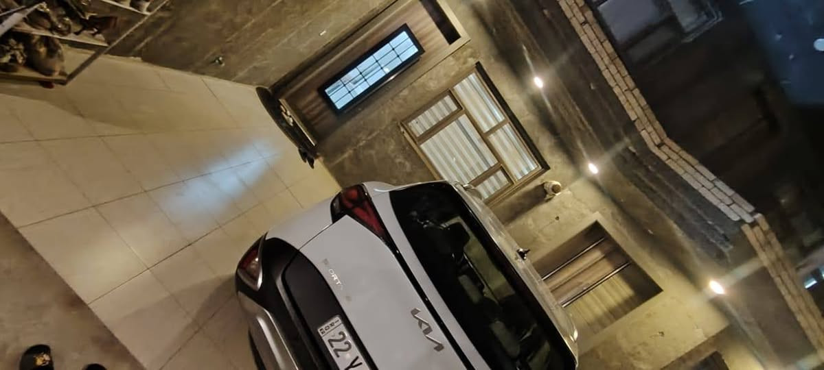 السلام عليكم سبورتج 2025
السياره نضيفه اخت الزيرو محرك ٢٠٠٠
السيارة فول موصفات عده الفتحه  فول تحكم اشاير بل مري  نقطه عمياء صندوق كهربائي  رقمه أربيل بسمي تحويل مباشر  السياره بيه رصعه بل جنطه ورصعه بل تكمه ما مبينات عنوان بغداد المشاهده ***********
