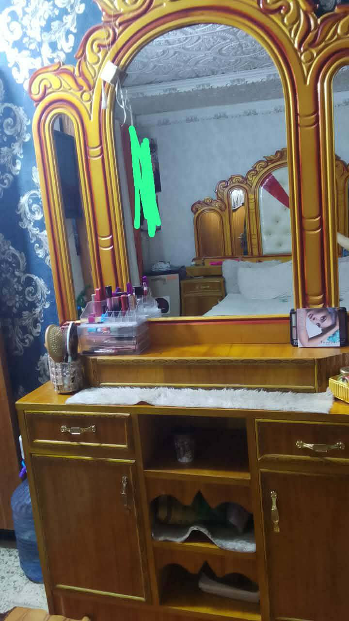 يالله غرفه عراقي للبيع اي ضرر مابيهه سعر650وبيه مجال لشراي مكانه بغداد بياع المعالف شارع الربيعي شعنذك غرفه للبيع دزه خاص
