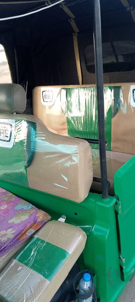 السلام عليكم تكاتك البيع 21 شهر 11 سعر 7 250 وبيها مجال قليل مكانه البصره قبلة سوق  الكبير قرب  المستوصف***********
