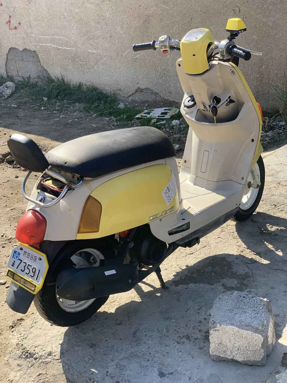 #دراجة_بوليس  كابريتر رمبة كلة نظيف فقط كسر باللغد الايمن موضح بالصور 
بوشة 55 
سلف رياضي 
شلعة 💯
معدل 💯
لون اصفر ليموني مميز 👌
سلف نص نكرة 💯
باتري جديد 
جرس انذار 
ام بي ثري + انارة اصفر احمر 
هندر شغال 💯

السعر 650 و بيها مجال بسيط 

رقمي : ***********
